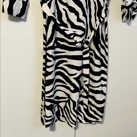 Larry Levine Black and White Zebra Print Belted Midi Shirt Dress, Size M - Picture 6 of 10